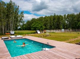 Nowa Wola 58 - 200qm appartment in a small village, with pool, sauna and big garden，位于Rusiec的酒店
