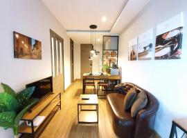 Modern loft room& Rooftop pool at Nimman 603NM，位于清迈的酒店