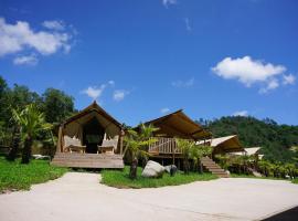 Glamping Can Bora Lodges，位于Las Serras的酒店