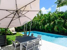 Paradise Home 3 BR with Heated Pool close to Beach，位于劳德代尔堡的度假村