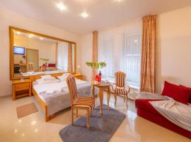 Murena Hotel i Restauracja，位于尤斯托尼莫斯基的酒店