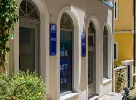 LOC HOSPITALITY Urban Den