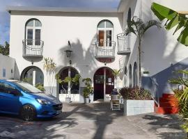 Hôtel Le Nathania，位于圣皮埃尔的酒店