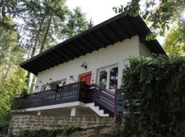 The Vianden Cottage - Charming Cottage in the Forest，位于维安登Parc Naturel Germano-Luxembourgeois附近的酒店