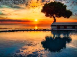 San Marino Suites by Calm Collection，位于费拉的酒店