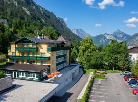 Landhotel Post Ebensee am Traunsee ***S，位于埃本塞的酒店