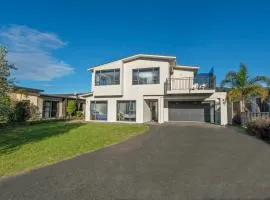 Pauanui Hangar Retreat - Pauanui Holiday Home