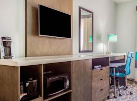 La Quinta Inn & Suites by Wyndham Northlake Ft. Worth，位于Northlake德州高速赛道附近的酒店
