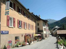 Gîte La Souste，位于Les Prads的酒店