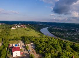 Оазис，位于Zalishchyky的带泳池的酒店