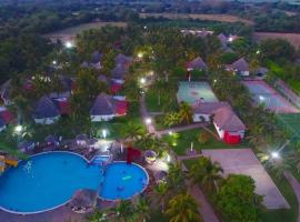 Las Hojas Resort & Beach Club，位于San Pedro Masahuat的酒店