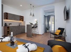 Deluxe Rooms and Apartments Korzo，位于普拉Istrian Museum of Contemporary Art附近的酒店