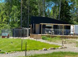 Tiny house in the middle of nature，位于奥克什贝里亚的酒店