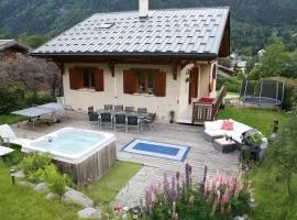 Chamonix Large Chalet, Sleeps 12, 200m2, 5 Bedroom, 4 Bathroom, Garden, Jacuzzi, Sauna