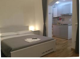 La Piazzetta B&B - Mini appartamento con ingresso indipendente，位于伊塞尔尼亚的住宿加早餐旅馆