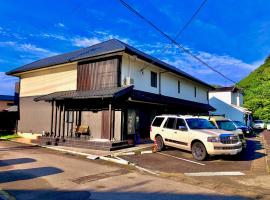 Ricco Mond Hills Apartment Houseアパートタイプの宿は宿泊者と接しない 安全な宿，位于那智胜浦町那智瀑布附近的酒店