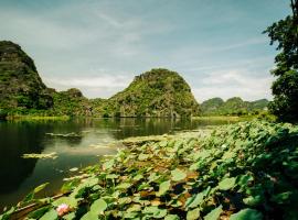 Trang An Lotus Lake Homestay，位于宁平的住宿加早餐旅馆