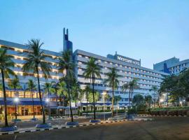 安佐尔会议中心美居酒店，位于雅加达安科海滩码头附近的酒店