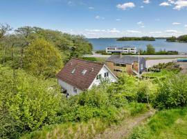 Gorgeous Home In Kruså With Kitchen，位于库拉萨的酒店