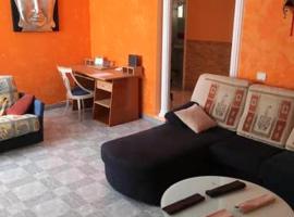 3 bedrooms house with enclosed garden and wifi at El Tablero 3 km away from the beach，位于埃尔泰勒罗的酒店