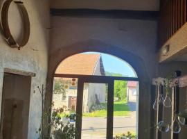 La Bergerie Crenantine，位于Crenans的酒店
