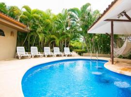 Charming unit that sleeps 4 - with pool - walking distance from Brasilito Beach，位于巴希利托的乡村别墅