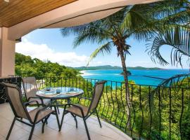 Dazzling ocean views from a bluff in Flamingo - magnificent inside and out，位于普拉亚弗拉明戈的酒店