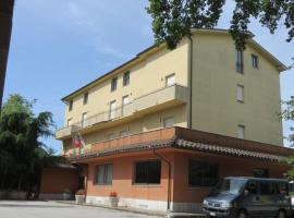 Hotel Ostello Settecolli Sport，位于Filottrano的酒店