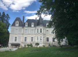 Le chateau du logis B&B，位于Saint-Bohaire的酒店