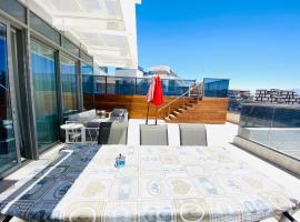 Stunning Penthouse with sea views and private heated pool，位于埃拉特的海滩短租房