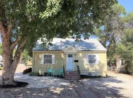 Beautiful Bungalow Next to UNC - Free Cruiser Bikes!