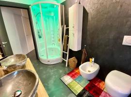 Spa Tiny Love Apartment close to Milan-Como-Malpensa，位于萨龙诺的度假短租房