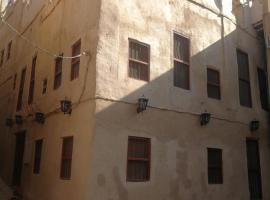 Al Hamra Old House，位于阿尔哈姆拉的度假短租房