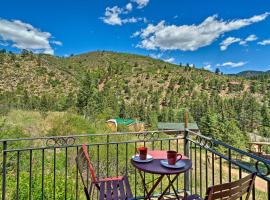 Cozy CO Rocky Mountain Retreat Near Pikes Peak!，位于Green Mountain Falls的度假屋