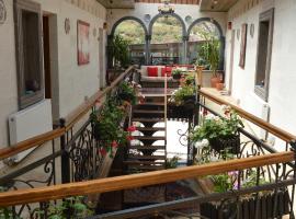 Grand Elite Cave Suites，位于格雷梅的酒店