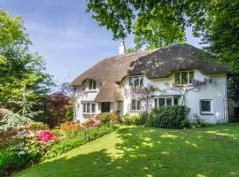 Forest Drove Cottage · Idyllic New Forest 6 Bedroom Thatched Cottage