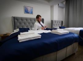 Motel KVELE，位于新帕扎尔的酒店