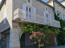 CAHORS SUD : Maison quercynoise avec vue sur place du village