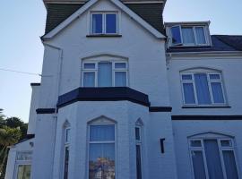 Coombe Lodge Holiday Flats，位于佩恩顿的酒店