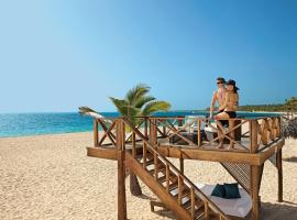 Secrets Royal Beach Punta Cana - Adults Only - All Inclusive，位于蓬塔卡纳帕尔马皇家购物村附近的酒店
