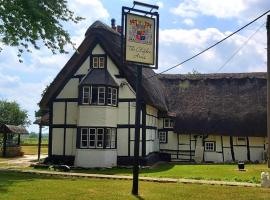 The Clifden Arms B&B，位于Worminghall的住宿加早餐旅馆