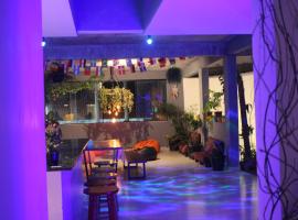 Massambaba Hostel，位于阿拉亚尔-杜卡布的酒店