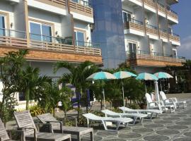 EM Royalle Hotel & Beach Resort，位于圣胡安的海滩酒店