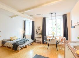 ☆Design Apartment Zentral☆200m vom Marktplatz☆ruhige Altstadtlage☆，位于罗伊特林根罗伊特林根竞技场附近的酒店