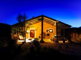 The Hobbit House - Montes da Ronha，位于奥德米拉的自助式住宿