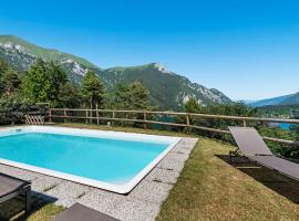 holiday home in Ledro with terrace，位于莱德罗的酒店