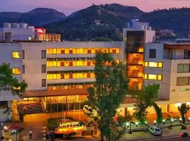 Hotel Lake View，位于萨普塔拉的酒店