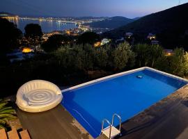 Il Casale villa con piscina e giardino vista mare，位于福尔米亚的酒店
