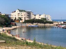 Мини гостиница у моря в Черноморске.，位于切尔诺莫斯克的酒店
