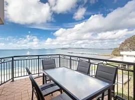 2 137 Soldiers Point Road luxury unit on the waterfront with aircon and free unlimited WiFi
